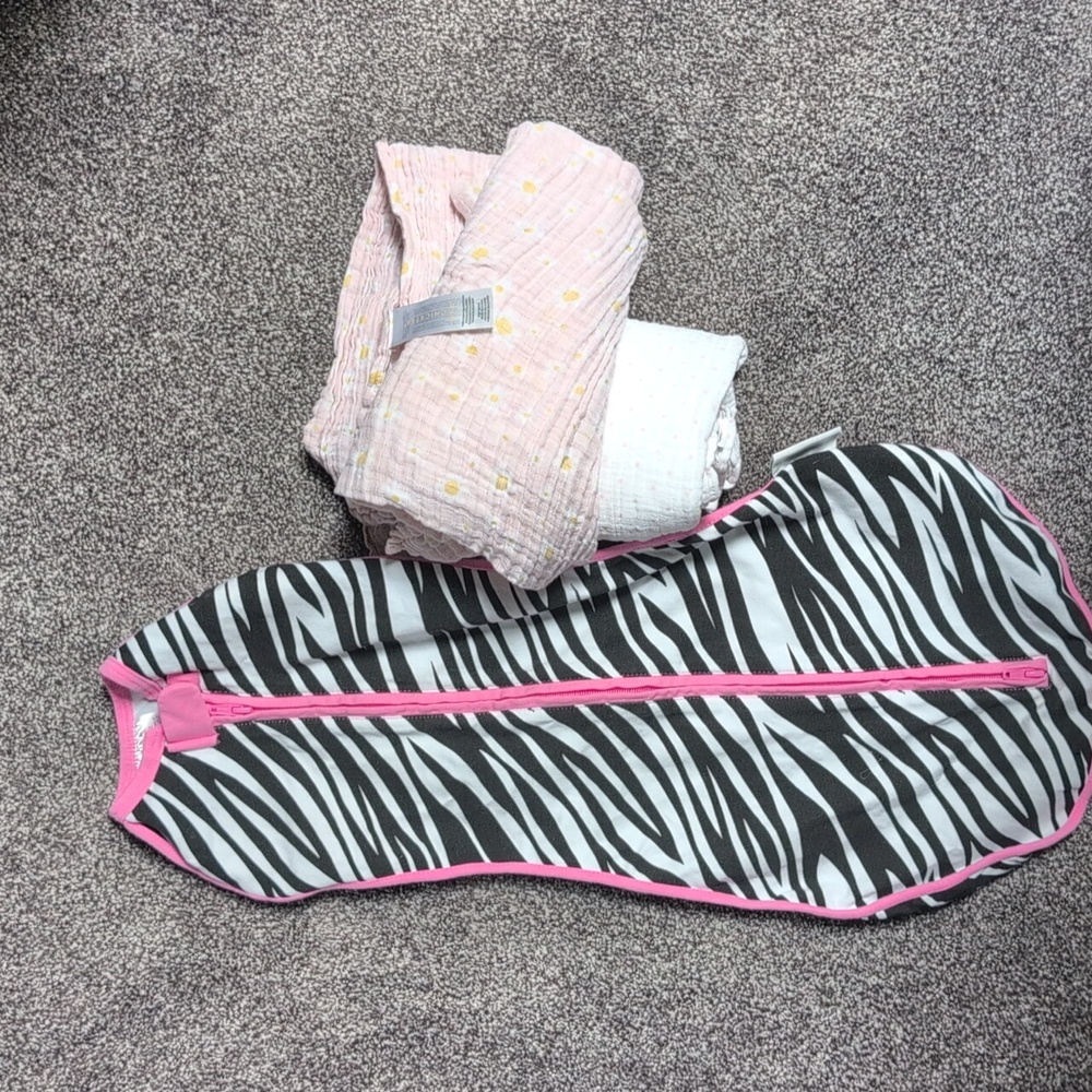 Bundle! Swaddles + NWOT Woombie Swaddle